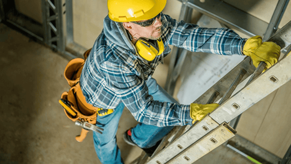 man on Ladder looking for work at height training online from MKD safety.ie